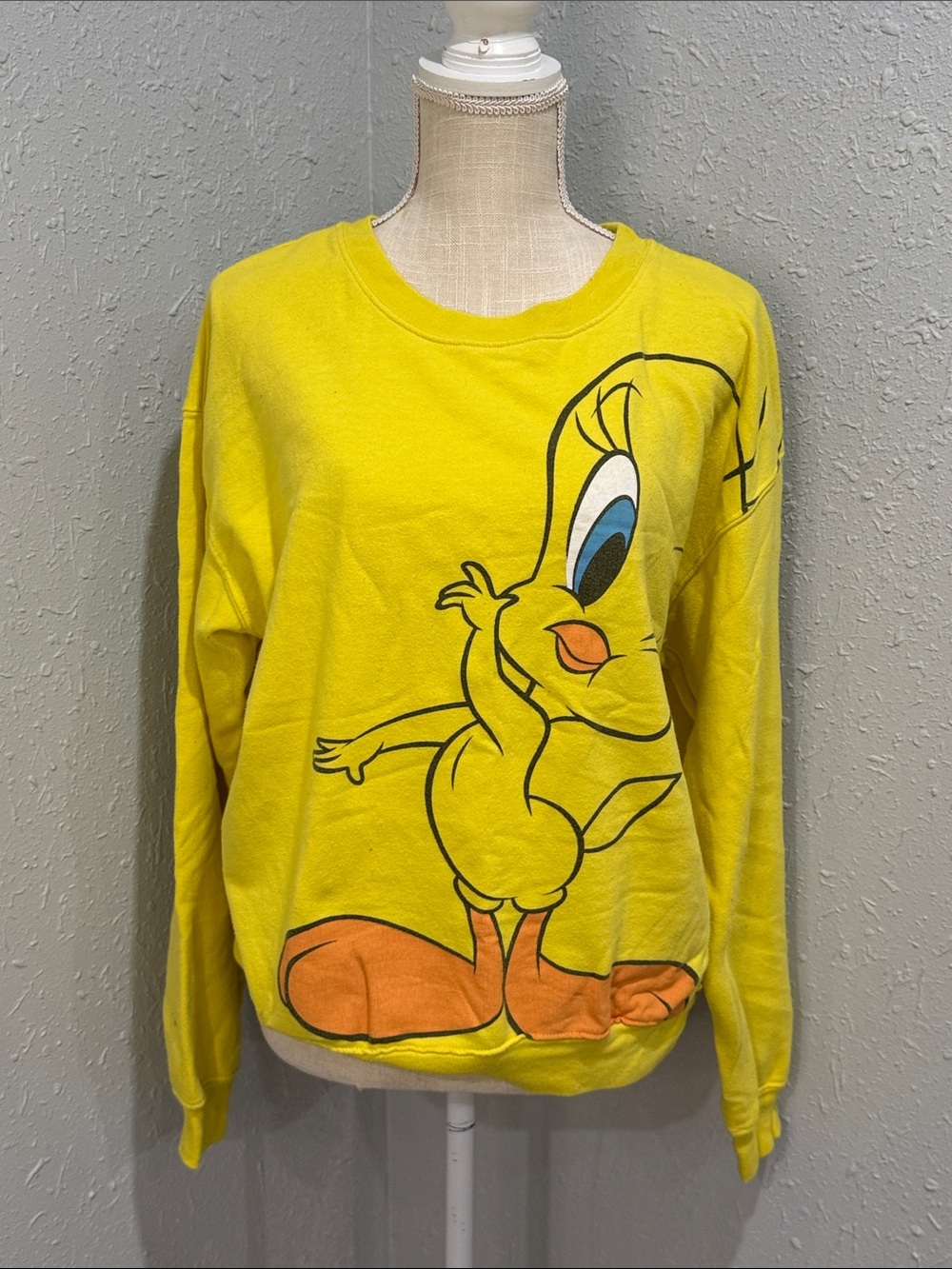Looney Tunes Yellow Tweedy Bird Cozy Sweatshirt Size Large